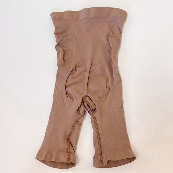 SKIMS Seamless Sculpt High Waisted Above The Knee Short Sienna - Picture 7 of 8